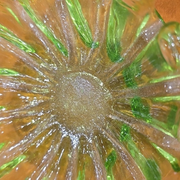 Vintage Green Art Glass Stack Nesting Bowls Fluted Edge Set of 2 - Picture 8 of 9